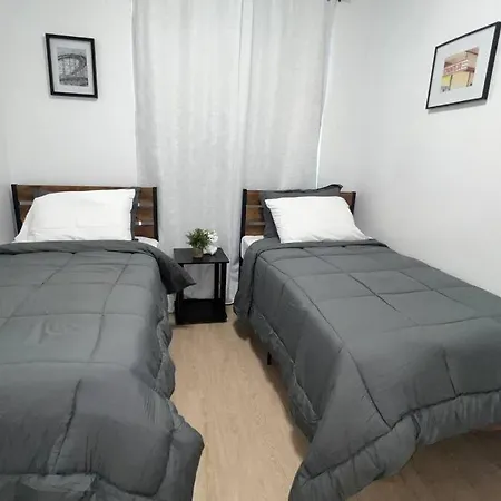Modern 2 Bedroom Apt W Pool Table In Heart Of Bklyn